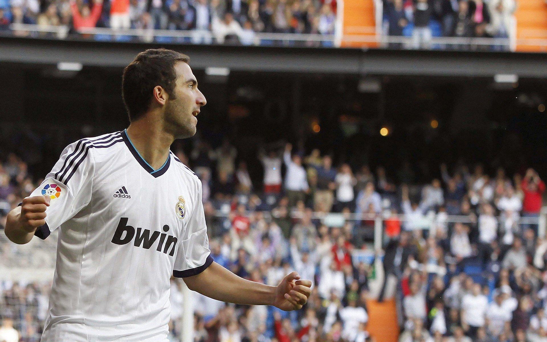 孔帕尼执教哲学,隐秘指导铸就团队信心,进攻狂潮驱动大比分胜利